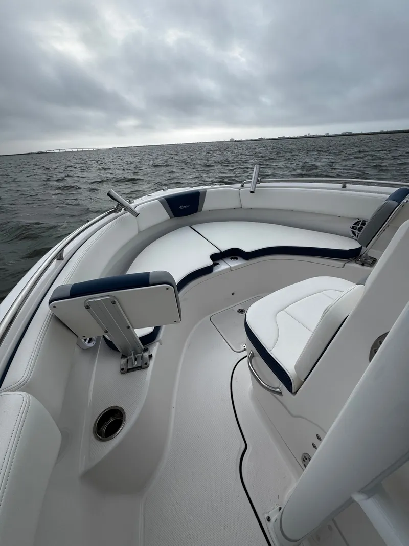 Slide: The Image of Robalo R222 2023 - 2