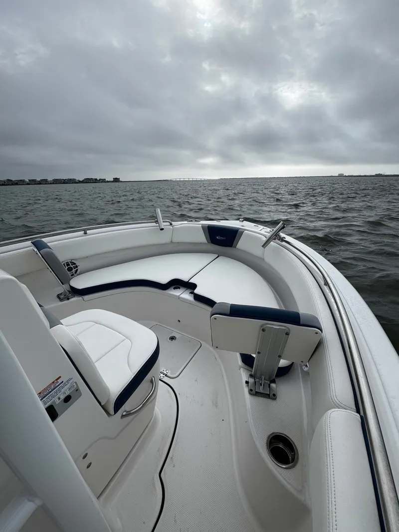 Slide: The Image of Robalo R222 2023 - 3