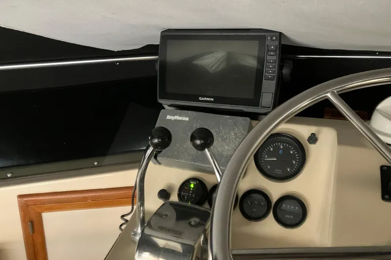 Slide: The Image of 1987 President 37 Sundeck helm with Garmin navigation and Raytheon controls. - 14