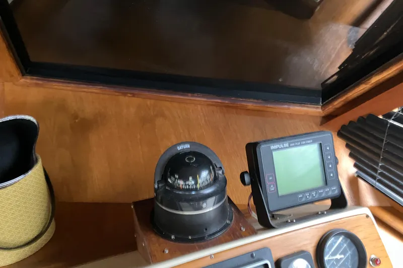Slide: The Image of 1987 President 37 Sundeck helm with compass and fish finder. - 27