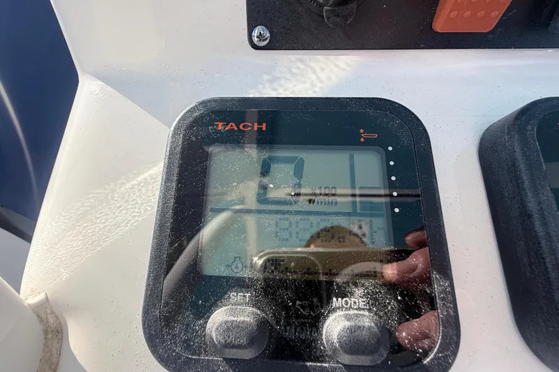 Slide: The Image of Tachometer display on 2015 Sea Hunt Gamefish 25 boat dashboard. - 22