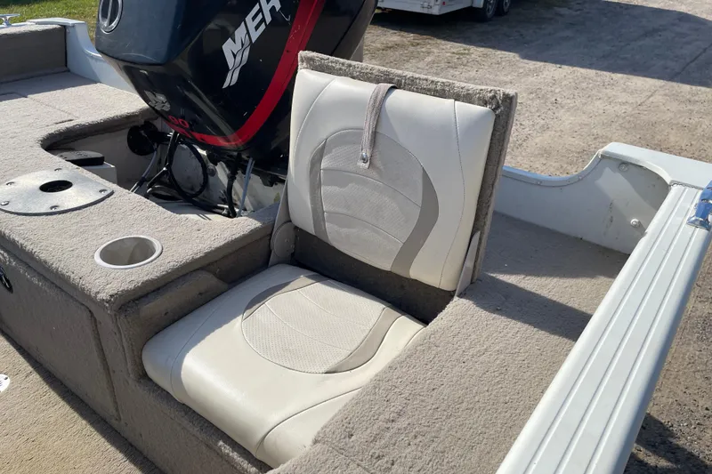 Slide: The Image of 2004 Starcraft C-Star 1800 OB boat interior with Mercury outboard motor. - 15