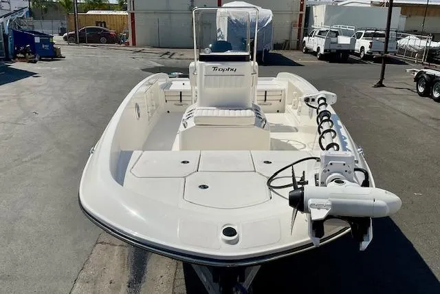 Slide: The Image of 2026 Bayliner Trophy T18 boat in a marina, featuring a sleek design and modern equipment. - 20