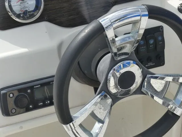 Slide: The Image of Stingray 182SC (OB) 2019 - 20