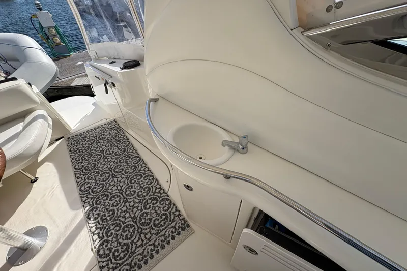 Slide: The Image of Interior of 2003 Sea Ray 360 Sundancer yacht with sink and patterned rug. - 21