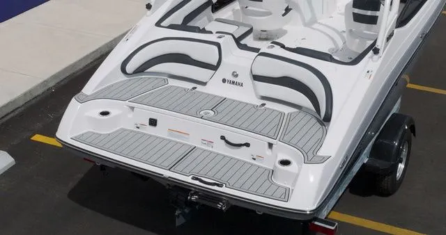 Slide: The Image of Yamaha 195S 2026 - 4