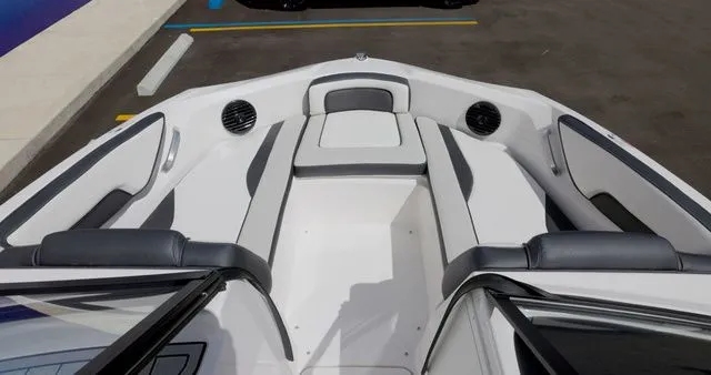 Slide: The Image of Yamaha 195S 2026 - 14