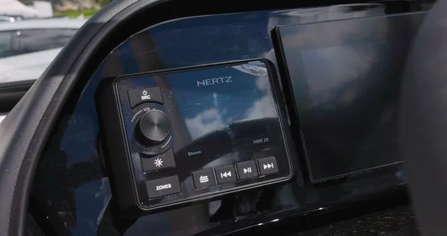 Slide: The Image of Yamaha 195S 2026 - 6