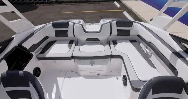Slide: The Image of Yamaha 195S 2026 - 12