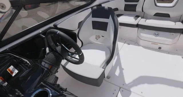 Slide: The Image of Yamaha 195S 2026 - 9