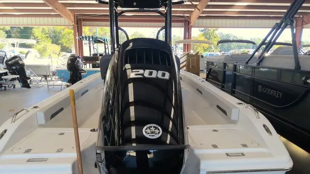 Slide: The Image of Sea Pro 202 Center Console 2026 - 5