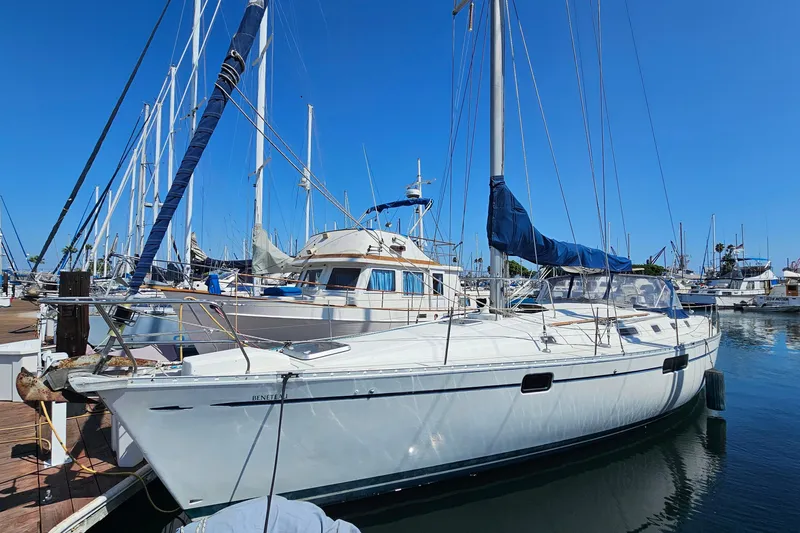 The Image of 1996 Beneteau Oceanis 440 sailboat docked at marina under clear blue sky. - 0
