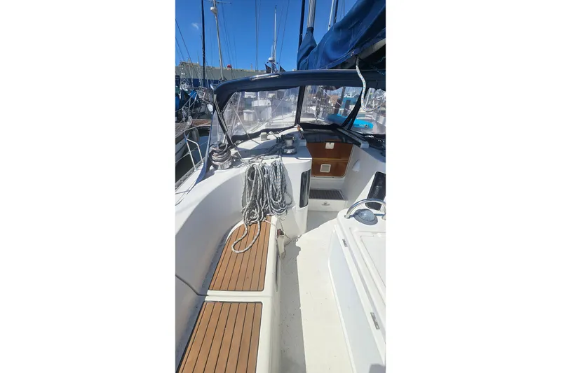 Slide: The Image of Beneteau Oceanis 440 sailboat cockpit, 1996 model, featuring teak seating and nautical equipment. - 11