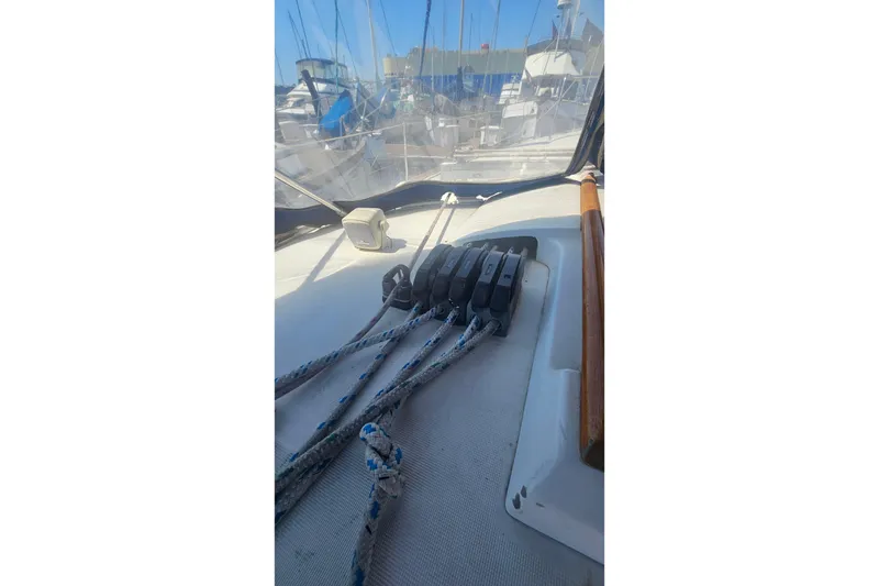 Slide: The Image of Deck view of a 1996 Beneteau Oceanis 440 sailboat with rigging and ropes. - 13