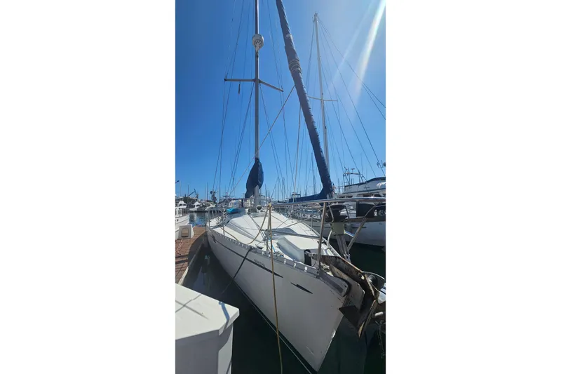 Slide: The Image of 1996 Beneteau Oceanis 440 sailboat docked under clear blue sky. - 2