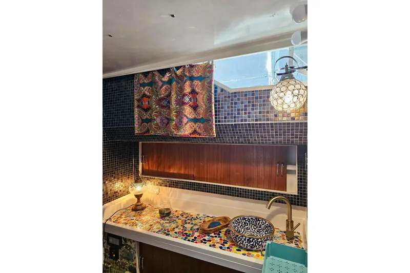 Slide: The Image of 1970 Chris-Craft Commander 42 interior with colorful mosaic countertop and patterned curtain. - 51