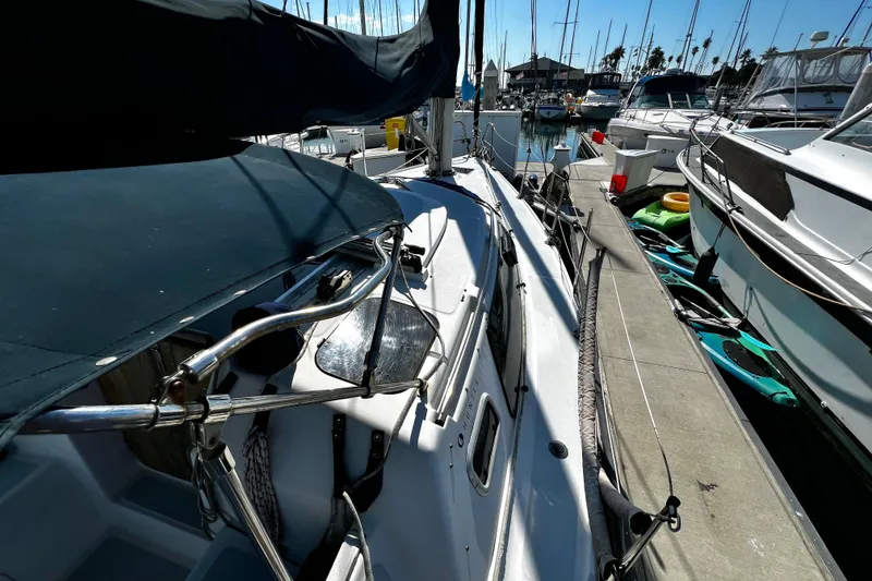 Slide: The Image of 1989 Hunter Vision 32 sailboat docked in a marina, surrounded by other boats. - 25