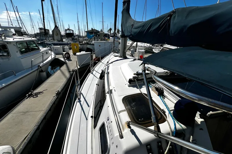 Slide: The Image of Sailboat Hunter Vision 32, 1989 model, docked in a marina under clear blue skies. - 26