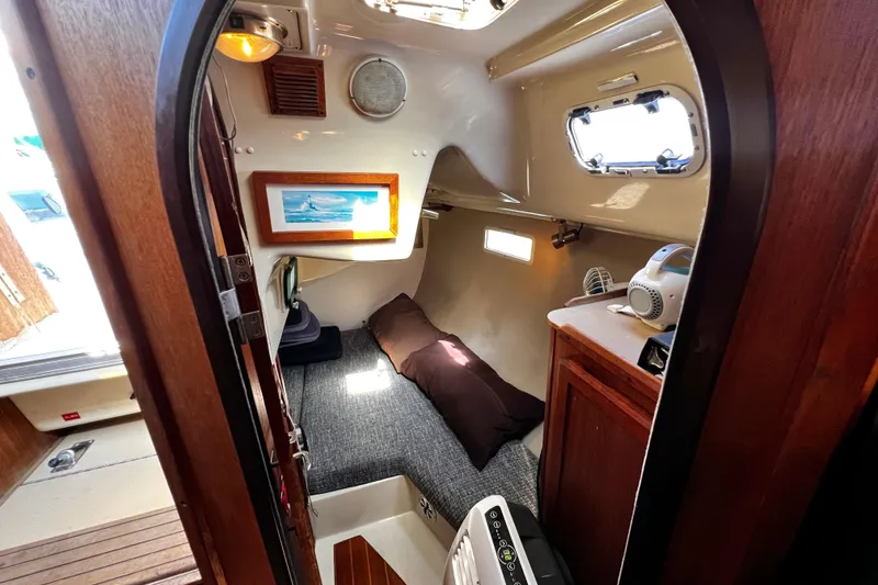 Slide: The Image of Cozy cabin interior of 1989 Hunter Vision 32 sailboat with bed and porthole. - 54