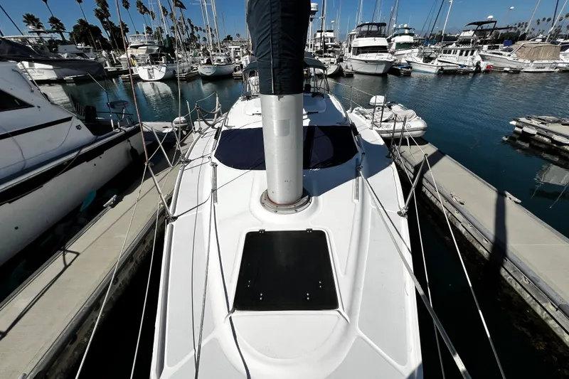 Slide: The Image of 1989 Hunter Vision 32 sailboat docked in a marina, surrounded by other boats. - 7