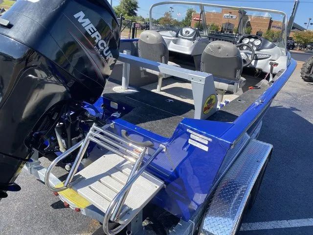 Slide: The Image of Tracker Pro Guide V-175 WT 2014 - 6