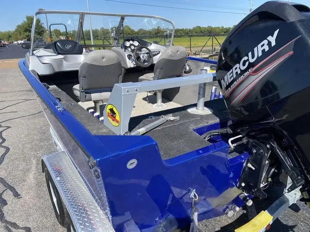 Slide: The Image of Tracker Pro Guide V-175 WT 2014 - 7