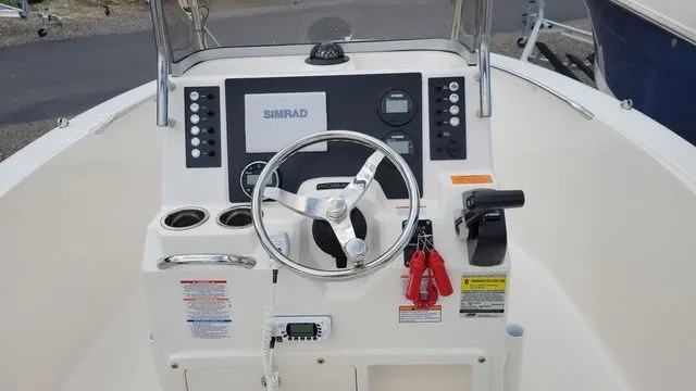 Slide: The Image of Robalo R180 Center Console 2024 - 5