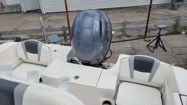 Slide: The Image of Robalo R180 Center Console 2024 - 9