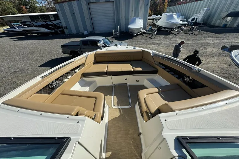 Slide: The Image of Sea Ray SLX 350 2019 - 40