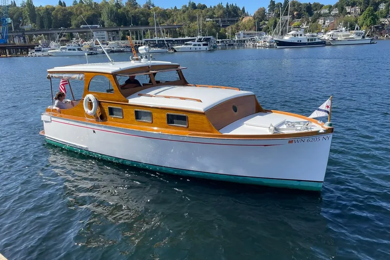 The Image of 1939 Richardson 26 Little Giant boat on a serene lake, with classic wooden design. - 0