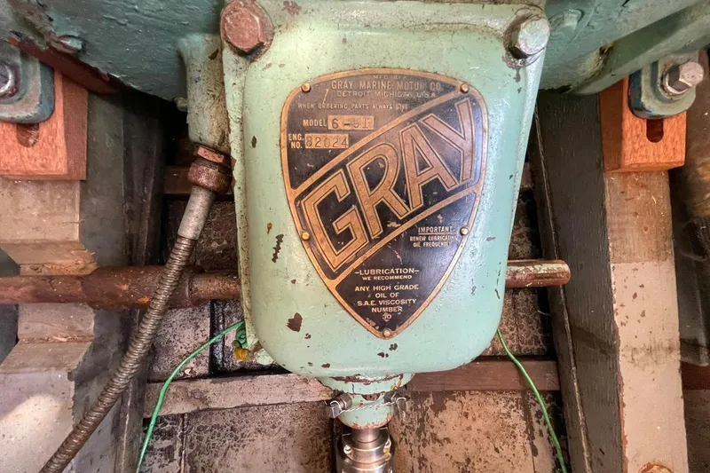 Slide: The Image of 1939 Richardson 26 Little Giant engine with GRAY branding, vintage machinery. - 41