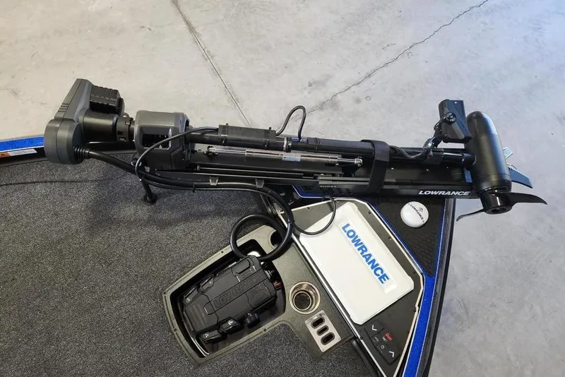 Slide: The Image of 2024 Ranger Z520R boat with Lowrance equipment on deck. - 5