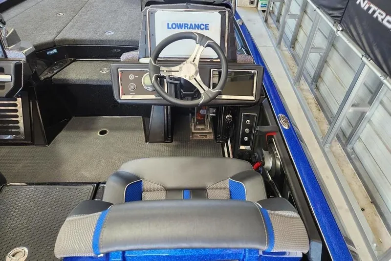 Slide: The Image of 2024 Ranger Z520R boat cockpit with Lowrance electronics and modern steering wheel. - 8