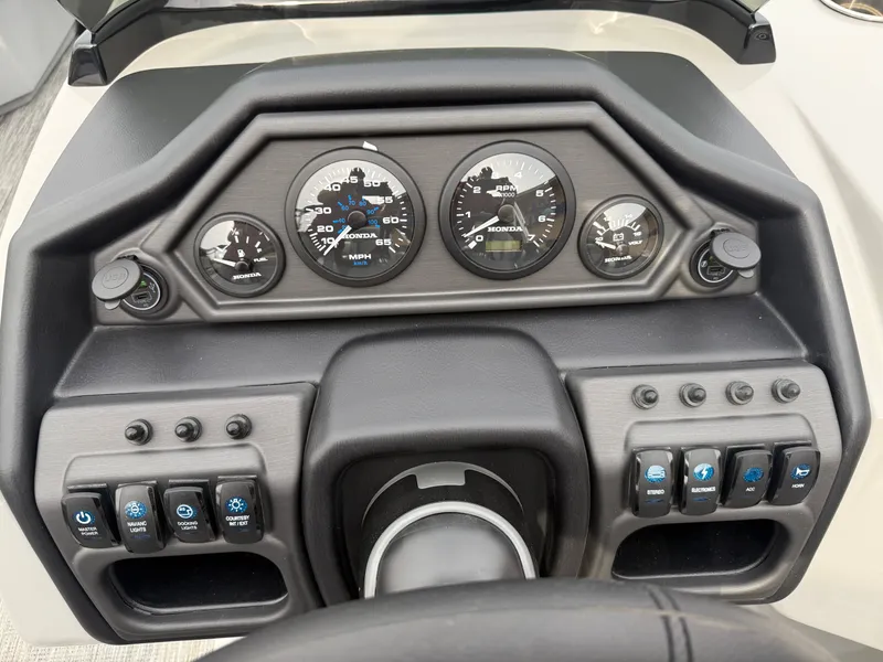 Slide: The Image of Bentley Pontoons Legacy 200 Swingback Pontoon & Honda 4-Stroke EFI 2026 - 16