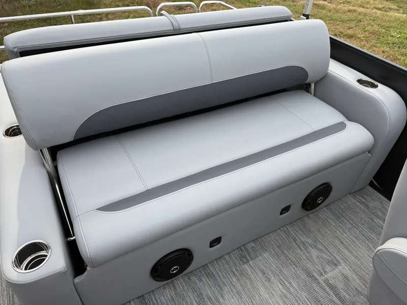 Slide: The Image of Bentley Pontoons Legacy 200 Swingback Pontoon & Honda 4-Stroke EFI 2026 - 19