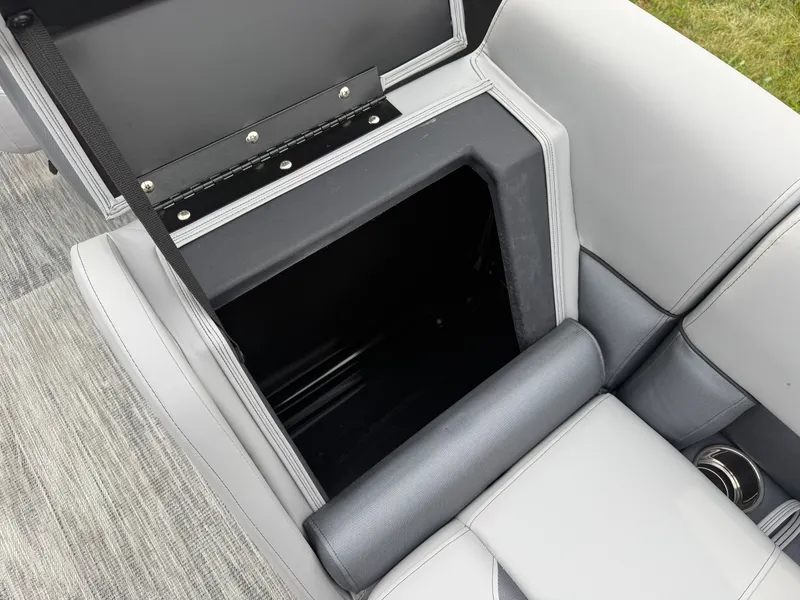Slide: The Image of Bentley Pontoons Legacy 200 Swingback Pontoon & Honda 4-Stroke EFI 2026 - 29