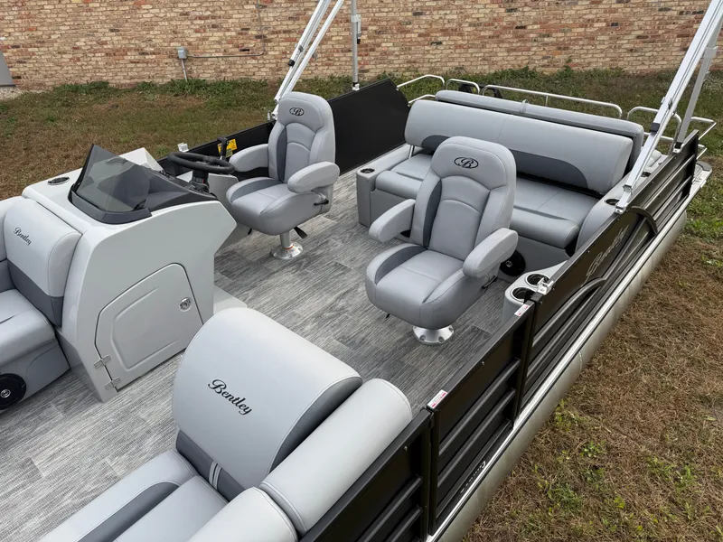 Slide: The Image of Bentley Pontoons Legacy 200 Swingback Pontoon & Honda 4-Stroke EFI 2026 - 3