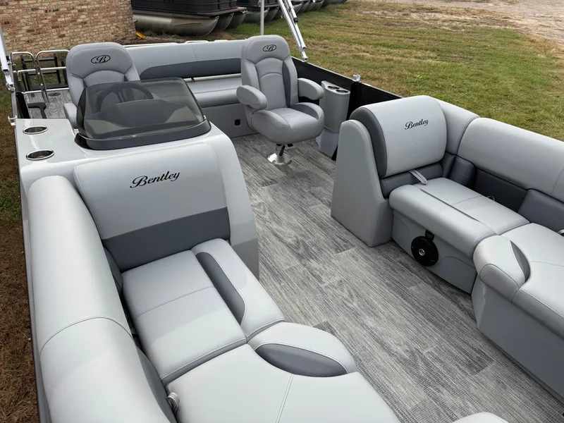 Slide: The Image of Bentley Pontoons Legacy 200 Swingback Pontoon & Honda 4-Stroke EFI 2026 - 32