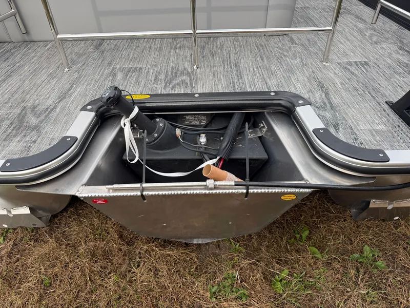 Slide: The Image of Bentley Pontoons Legacy 200 Swingback Pontoon & Honda 4-Stroke EFI 2026 - 42