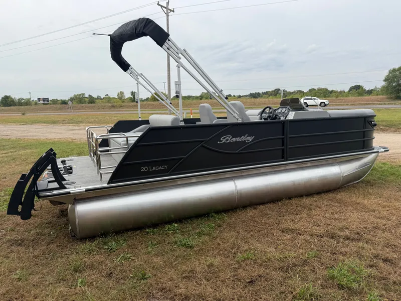 Slide: The Image of Bentley Pontoons Legacy 200 Swingback Pontoon & Honda 4-Stroke EFI 2026 - 44