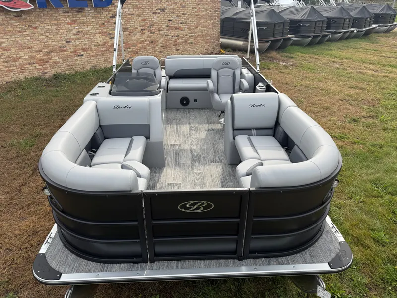 Slide: The Image of Bentley Pontoons Legacy 200 Swingback Pontoon & Honda 4-Stroke EFI 2026 - 9