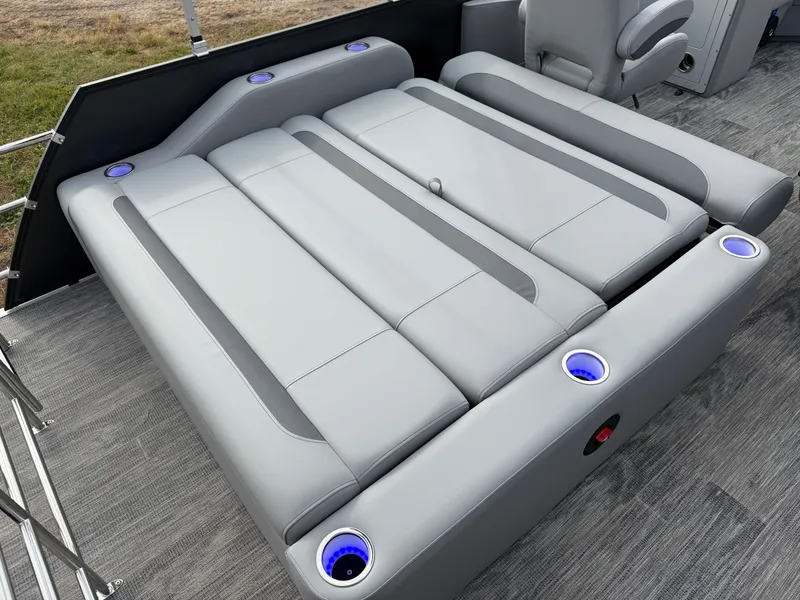 Slide: The Image of Bentley Pontoons Legacy 220 Swingback Pontoon & Honda 4-Stroke EFI 2026 - 21
