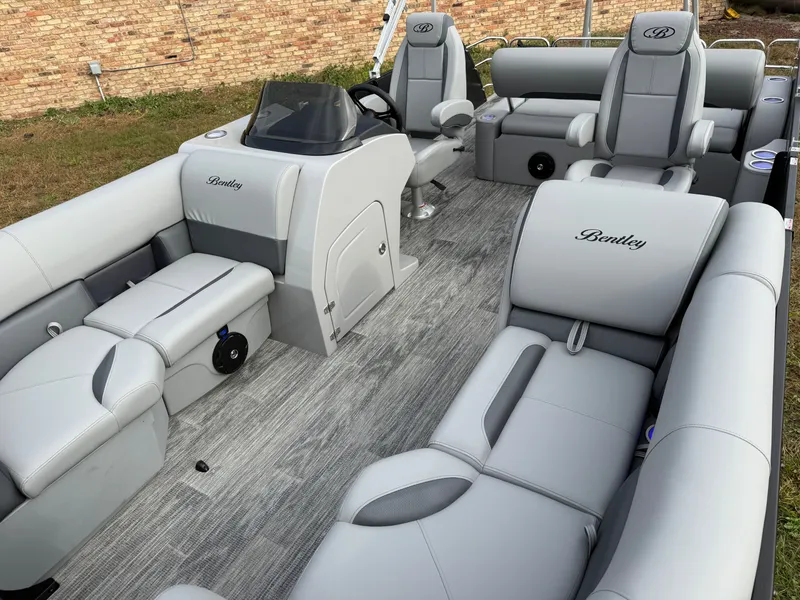 Slide: The Image of Bentley Pontoons Legacy 220 Swingback Pontoon & Honda 4-Stroke EFI 2026 - 31