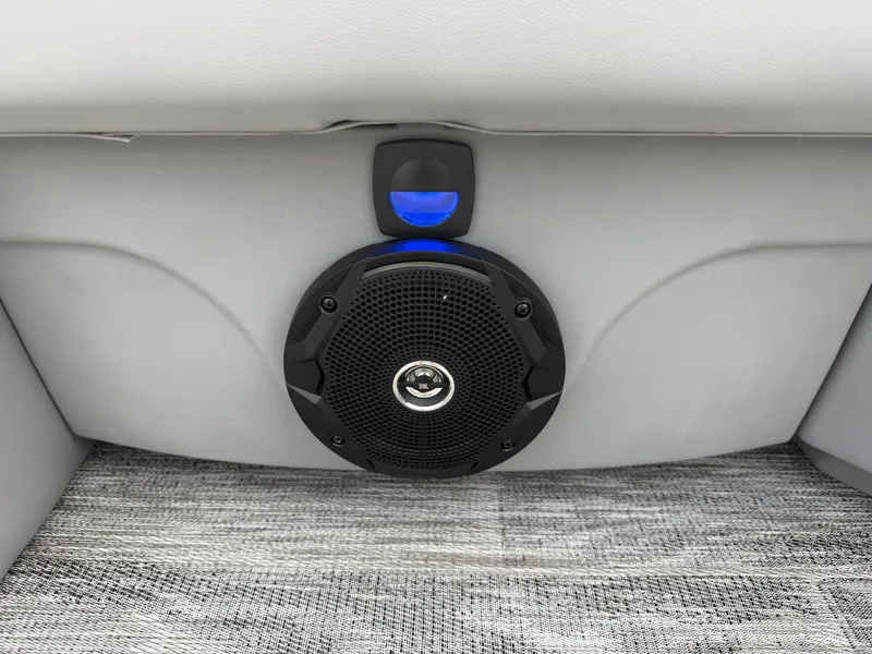 Slide: The Image of Bentley Pontoons Legacy 220 Swingback Pontoon & Honda 4-Stroke EFI 2026 - 33