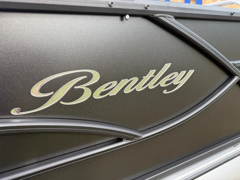 Slide: The Image of Bentley Pontoons Legacy 220 Swingback Pontoon & Honda 4-Stroke EFI 2026 - 40