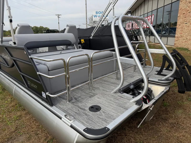 Slide: The Image of Bentley Pontoons Legacy 220 Swingback Pontoon & Honda 4-Stroke EFI 2026 - 41