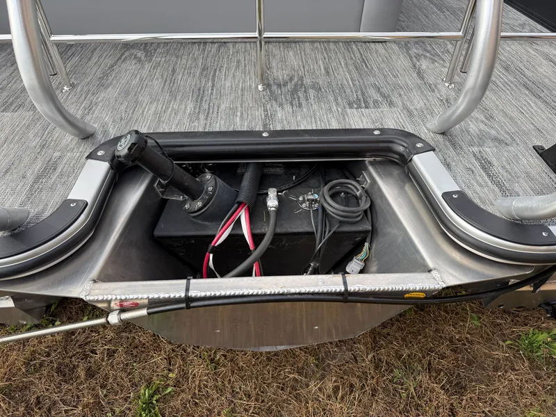 Slide: The Image of Bentley Pontoons Legacy 220 Swingback Pontoon & Honda 4-Stroke EFI 2026 - 43