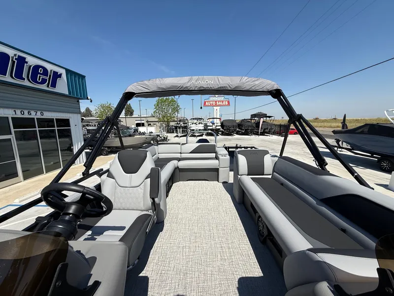 Slide: The Image of Avalon 25' Venture 85 Platinum Elite Windshield w/250HP! 2026 - 14