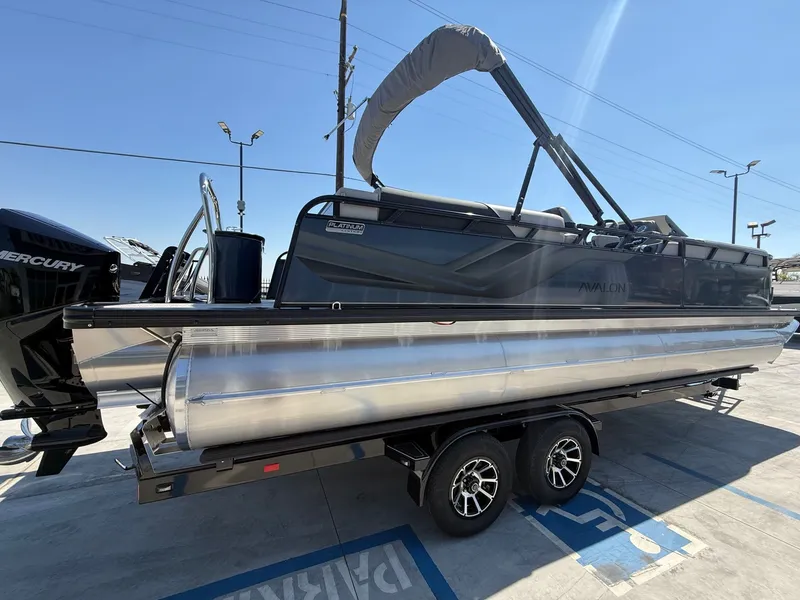 Slide: The Image of Avalon 25' Venture 85 Platinum Elite Windshield w/250HP! 2026 - 5