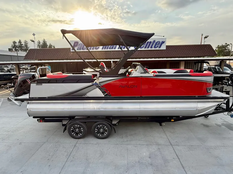 The Image of Avalon LSZ Platinum Elite Windshield w/ 200HP Pro XS Mercury! 2026 - 1